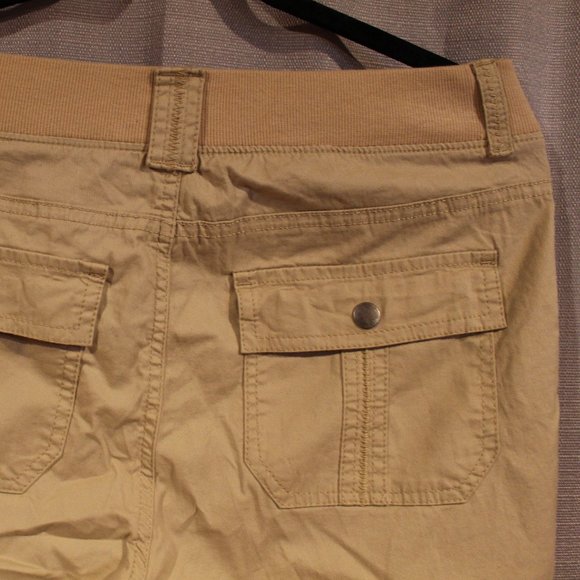 Lee Capris - Picture 8 of 10